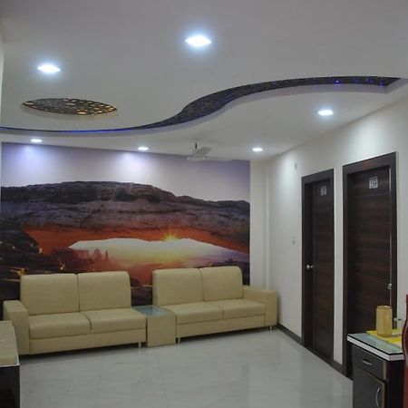 Hotel Krishna Galaxy 坎普尔 外观 照片