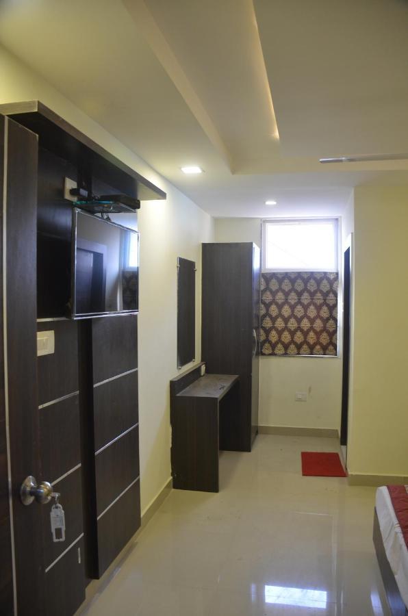 Hotel Krishna Galaxy 坎普尔 外观 照片